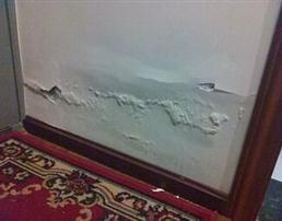 你家的墙面掉沙吗？墙面有腻子层脱落空鼓、起皮吗？